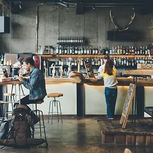 Nui. Hostel&bar Lounge Tōkyō